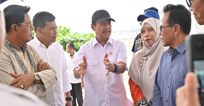 Menteri KKP RI, Sakti Wahyu Trenggono, saat melakukan kunker ke Desa Ekas Buana, Kecamatan Jerowaru, Kabupaten  Lombok Timur, Jumat (27/2/2026).