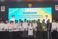 Suasana pose bersama di sela-sela pelantikan Pengurus LPTQ dan Dewan Pengelola Islamic Center NTB periode 2026–2031, di Ballroom Bank NTB Syariah, pada Sabtu (14/2/2026).