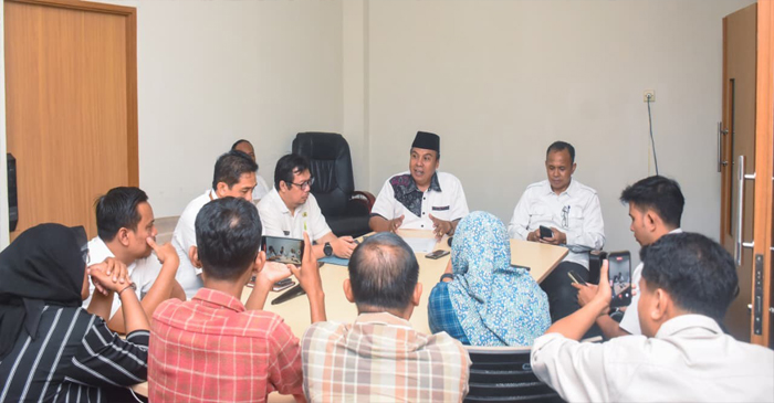 Suasana konferensi pers terkait seleksi kepala sekolah tingkat SMA/SMK di NTB tahun 2026.