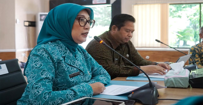 Ketua Tim Penggerak PKK NTB, Sinta Agathia Iqbal didampingi Kepala Dinas Kesehatan NTB, HL Hamzi Fikri saat Rakor di Aula Kantor Dinas Kesehatan NTB, Kamis (19/2/2026).