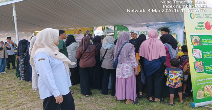 Suasana Gerakan Pangan Murah yang digelar Pemprov NTB, di Lapangan Jelojok, Kecamatan Kopang, Kabupaten Lombok Tengah (Loteng).