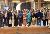 Manajemen Aruna Senggigi Resort & Convention saat pose bersama awak media di sela-sela acara buka puasa bersama.