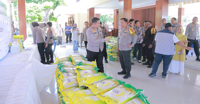 Suasana Pasar Murah melalui program Gerakan Pangan Murah Polri, yang digelar Polda NTB, di Tribun Bhara Daksa Polda NTB, Jumat (13/3/2026).