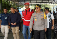 Kapolda NTB, Irjen Pol Edy Murbowo mendampingi Gubernur NTB, Lalu Muhamad Iqbal meninjau arus mudik di Terminal Mandalika.