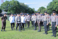 Kapolda NTB, Irjen Pol. Edy Murbowo saat mengecek pasukan di sela-sela kegiatan Gelar Apel Operasi Ketupat Rinjani 2026, di Lapangan Tribun Bhara Daksa Polda NTB, Kamis (12/3/2026).