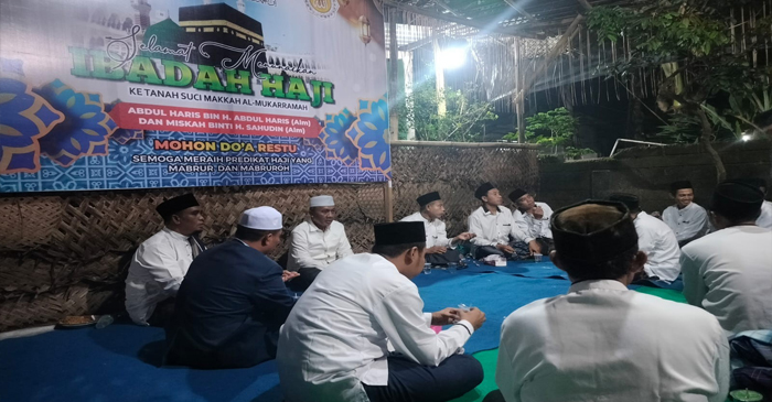 Anggota DPR RI Fraksi NasDem, H. Fauzan Khalid saat menemui Calon Jemaah Haji (CJH) di Desa Penimbung, Kecamatan Gunungsari, Kabupaten Lombok Barat (Lobar), pada Ahad (12/4/2026).