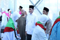 Suasana pelepasan CJH Kloter 2 asal kabupaten Loteng, di halaman Masjid Agung Praya, pada Rabu (22/4/2026).