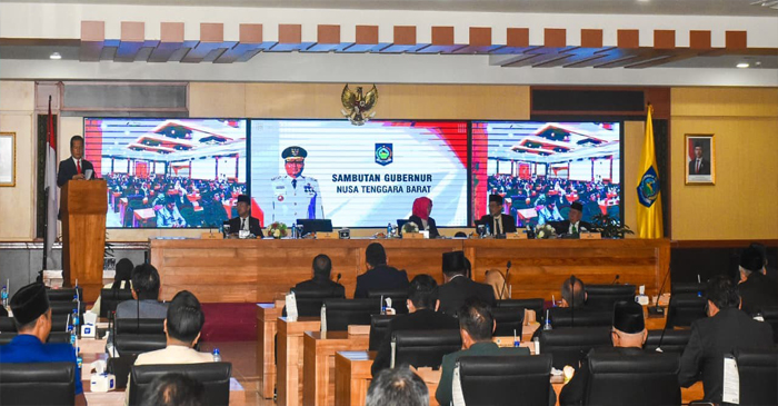 Gubernur NTB, Lalu Muhamad Iqbal saat menyampaikan sambutan pada acara rapat paripurna DPRD NTB, yang digelar di Ruang Rapat Utama Kantor Gubernur NTB, Rabu (22/4/2026).