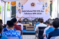 Gubernur NTB, Lalu Muhamad Iqbal saat memberikan sambutan pada acara halal bihalal PWI NTB, di Sekretariat PWI NTB, Rabu (15/4/2026).