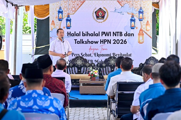 Gubernur NTB, Lalu Muhamad Iqbal saat memberikan sambutan pada acara halal bihalal PWI NTB, di Sekretariat PWI NTB, Rabu (15/4/2026).