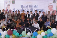 Pose bersama di sela-sela acara halal bihalal Lombok Diaspora yang digelar di Kompleks Yayasan Pondok Pesantren Mi'rajush Shibyan Nahdlatul Wathan (NW) Jakarta, Sabtu (25/4/2026).