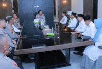 Suasana audiensi Kakanwil Kemenhaj NTB, H. Lalu Muhammad Amin bersama Kapolda NTB, Irjen Pol Edy Murbowo, di ruang kerja Kapolda NTB, Senin (6/4/2026). 