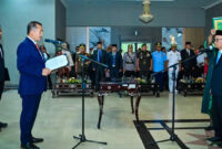 Gubernur NTB, Lalu Muhamad Iqbal saat melantik Abul Chair sebagai Sekda NTB, di Pendopo Gubernur NTB, Kamis (9/4/2026).