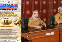 Baiq Nelly Yuniarti (tengah).