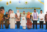 Suasana pose bersama.
