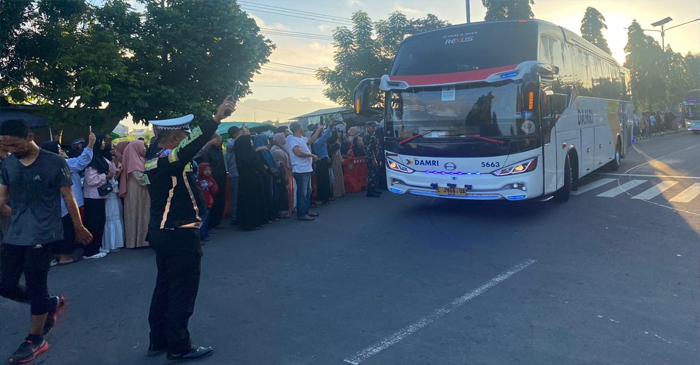 Calon Jemaah Haji Kloter 12 saat tiba di Asrama Haji Lombok, Jalan Lingkar Selatan Mataram, Rabu pagi (6/5/2026).