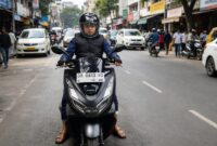 Syukron Hadi saat melakukan touring menggunakan sepeda motor Honda PCX.