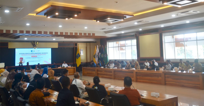 Suasana kegiatan Sosialisasi dan Ngibar Sensus Ekonomi 2026 yang digelar Dinas Kominfotik NTB bersama BPS NTB, di Ruang Rapat Tambora Kantor Gubernur NTB, Senin (25/5/2026).