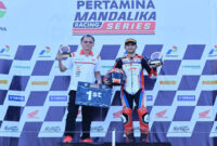 Pembalap Astra Motor Racing Team, Andi Gilang (kanan) berhasil sumbang 4 podium di Mandalika Racing Series Ronda 2, di antaranya; double winner pada kelas Kejurnas Sport 250cc baik di race 1 maupun di race 2 dan podium ke tiga dari kelas Kejurnas Sport 150cc pada race 1 dan race 2, Minggu (21/6/2026).