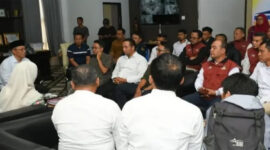 Sekretaris Daerah (Sekda) Lombok Timur, HM Juaini Taofik, saat memimpin rapat koordinasi bersama Pendamping Program Keluarga Harapan (PKH) dan Tenaga Kesejahteraan Sosial Kecamatan (TKSK), di ruang kerjanya, Jumat (24/7/2026).