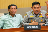 M. Sahril Amin (kiri) dan Komjen Pol Karyoto (kanan).