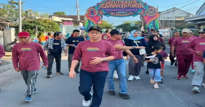 Wabup Lotim, HM Edwin Hadiwijaya bersama ribuan warga memadati kawasan Tugu Juang Pringgasela Raya (Tugu Mopra), pada Ahad (19/7/2026), untuk mengikuti car free day (CFD) dan jalan santai yang menjadi pembuka rangkaian acara Alunan Budaya Pringgasela 2026.