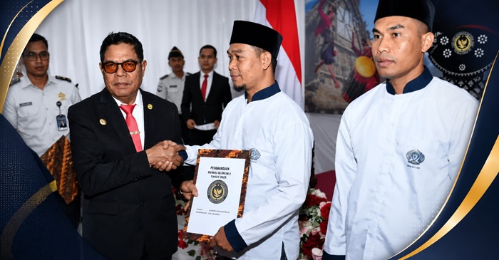 Bupati Lombok Timur, H. Haerul Warisin saat menyerahkan remisi umum kepada Narapidana, di Lapas Kelas IIB Selong, Senin (17/8/2026).